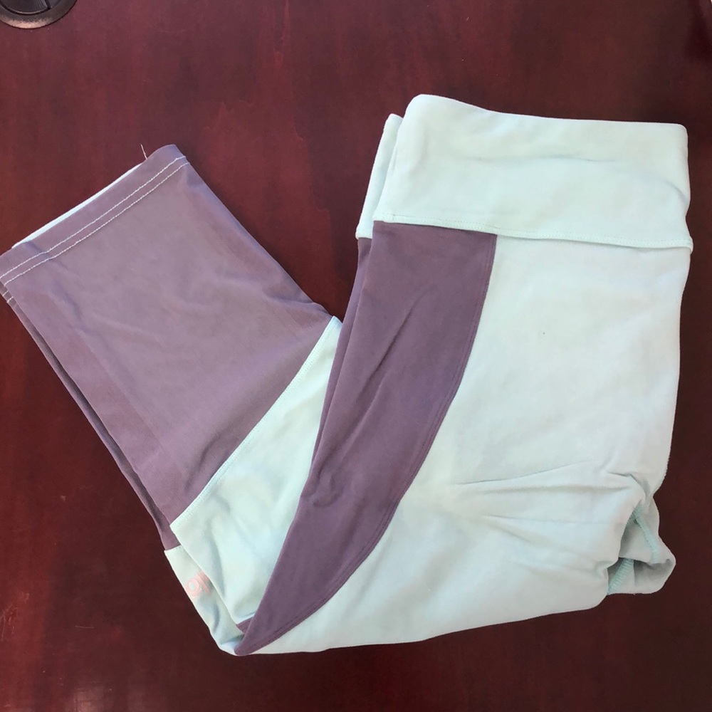 Alo mint and gray cropped leggings